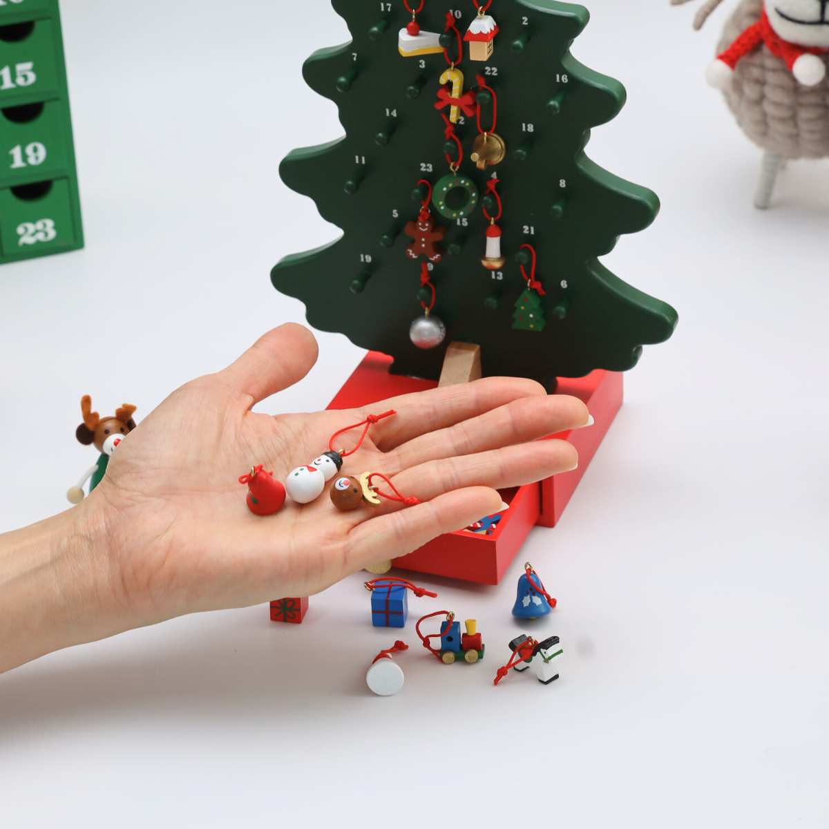 クリスマスツリー 木製 アドベントツリー クリスマスツリー型 アドベントカレンダー クリスマス 飾り デコレーション 装飾 ツリー 木製ツリー サンタ スノーマン 北欧 クリスマス ギフト おもちゃ 玩具 木製 北欧 インテリア