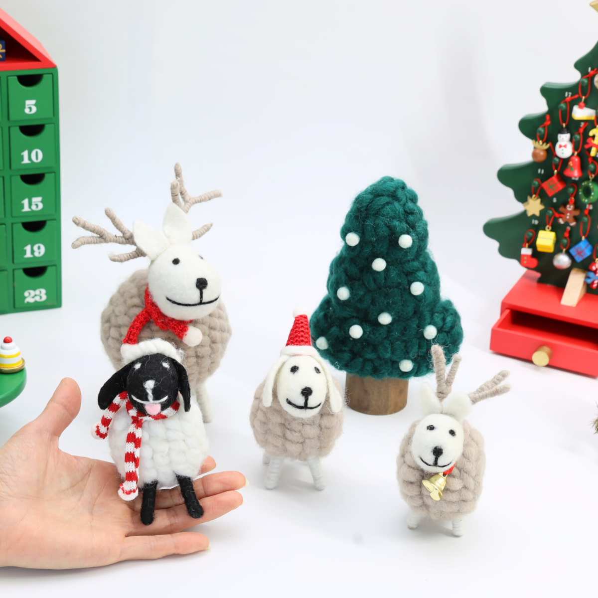 クリスマス 飾り モコモコ アニマル ネパール産 クリマス フェルトマスコット 5点セット 正規品 フェルトアニマル クリスマス トナカイ 羊 ヒツジ ツリー クリマスツリー ネパール インテリア 装飾 デコレーション 置物 ギフト プレゼント