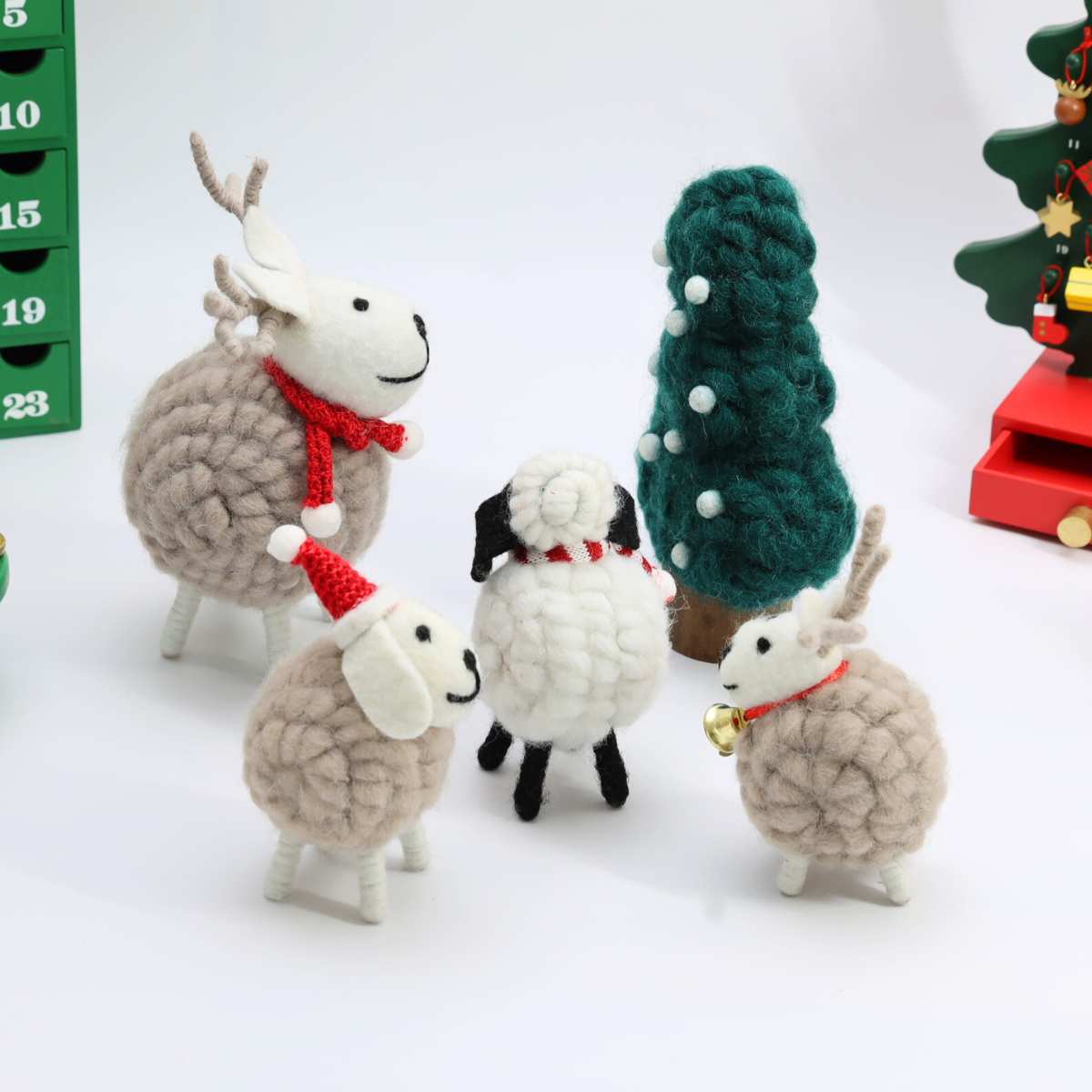 クリスマス 飾り モコモコ アニマル ネパール産 クリマス フェルトマスコット 5点セット 正規品 フェルトアニマル クリスマス トナカイ 羊 ヒツジ ツリー クリマスツリー ネパール インテリア 装飾 デコレーション 置物 ギフト プレゼント