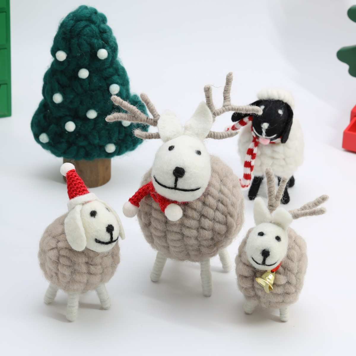 クリスマス 飾り モコモコ アニマル ネパール産 クリマス フェルトマスコット 5点セット 正規品 フェルトアニマル クリスマス トナカイ 羊 ヒツジ ツリー クリマスツリー ネパール インテリア 装飾 デコレーション 置物 ギフト プレゼント