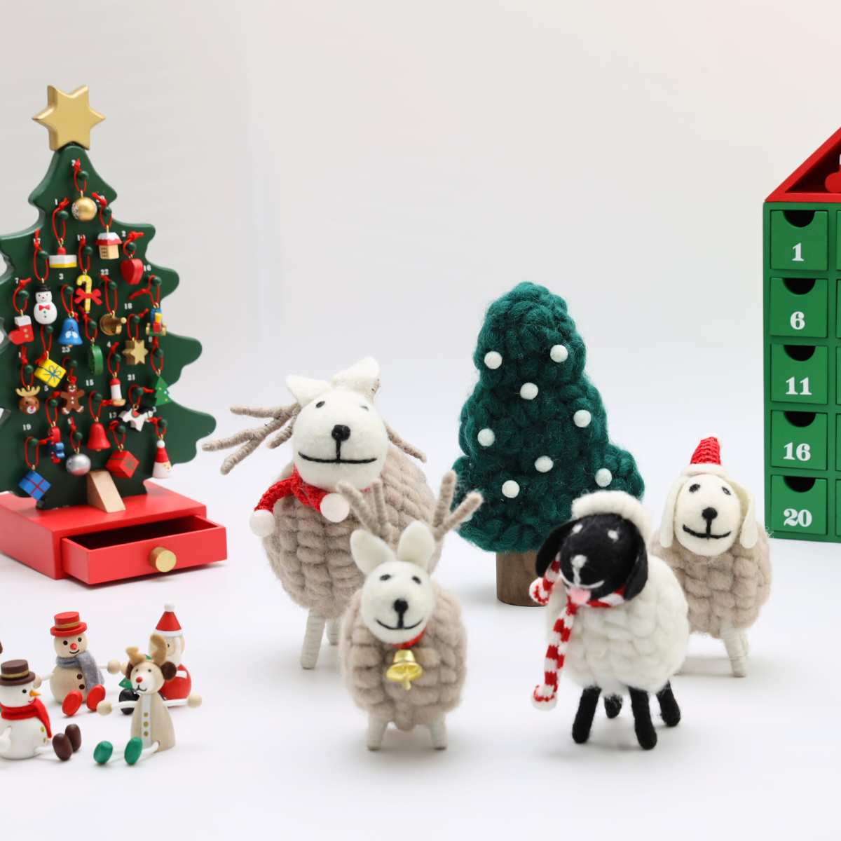 クリスマス 飾り モコモコ アニマル ネパール産 クリマス フェルトマスコット 5点セット 正規品 フェルトアニマル クリスマス トナカイ 羊 ヒツジ ツリー クリマスツリー ネパール インテリア 装飾 デコレーション 置物 ギフト プレゼント