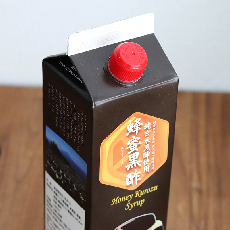 送料無料 蜂蜜黒酢 1L × 12本セット 牛乳パック【メーカー直送】はちみつの黒酢 かき氷 シロップ くろず屋 純玄米黒酢使用 黒酢 くろ酢 ハチミツ はちみつ 蜂蜜 ハニー 合成着色料 甘味料 保存料不使用