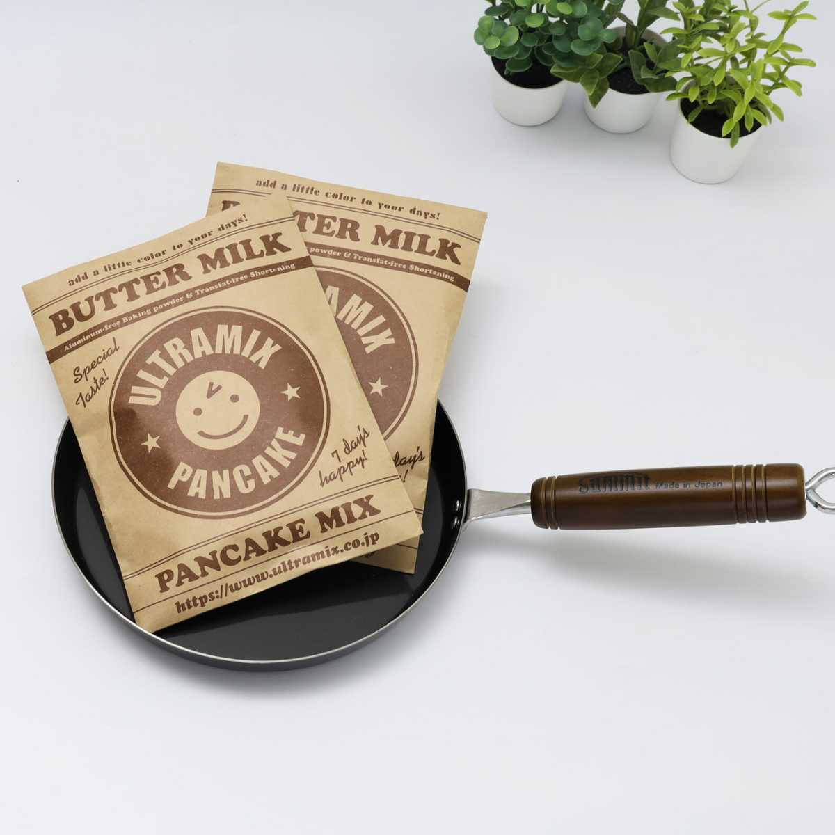 ウルトラミックス パンケーキミックス 200g×2+500g×1袋 & パンケーキ専用 鉄フライパン 20cm 4点 セット 有機フッ素化合物(PFAS)不使用 錆防止加工済 から焼き不要 PFASフリー