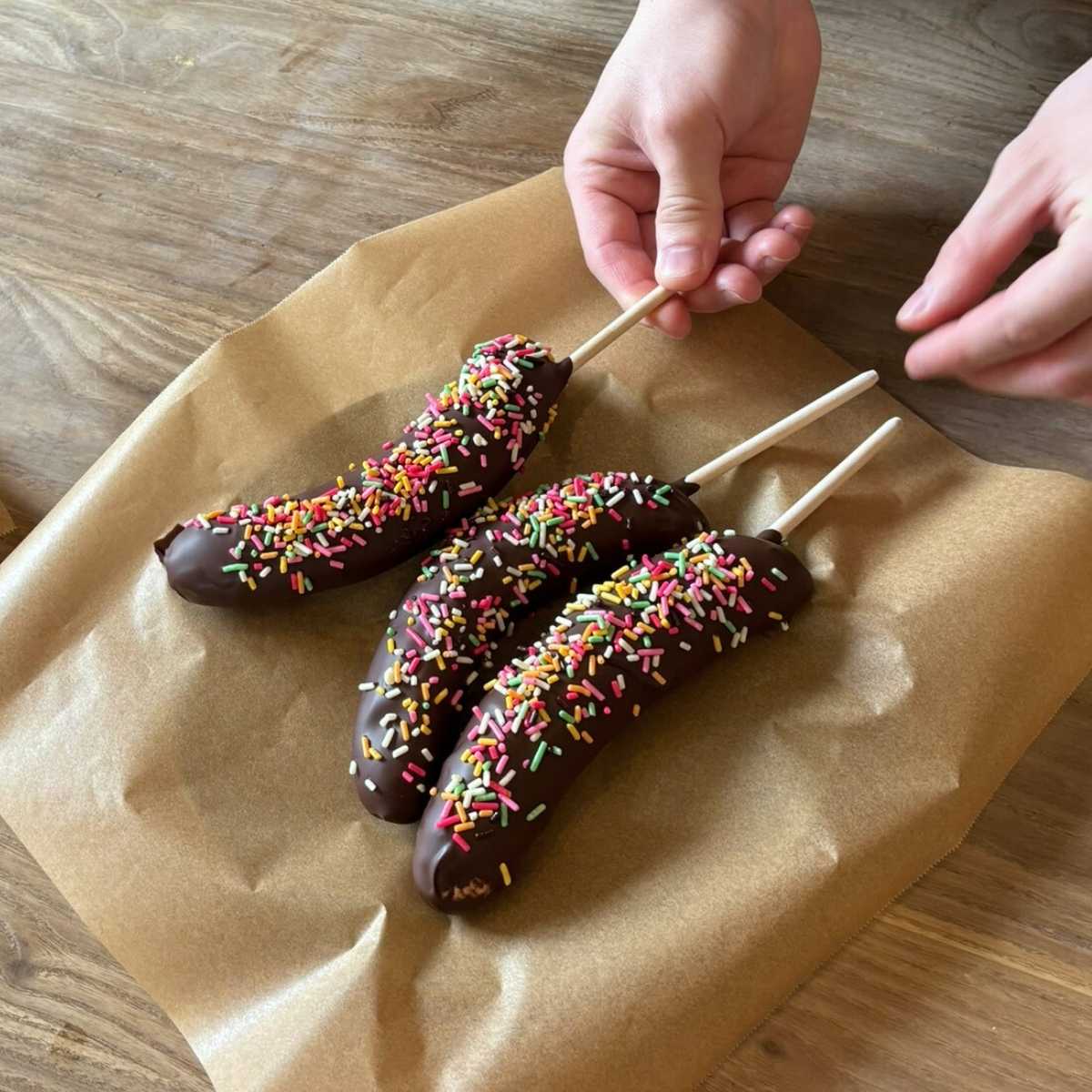 チョコバナナ 用チョコレート ウルトラミックス 早くキレイに固まるチョコレートでチョコバナナ100本作れるセット(棒100本付き)【夏期クール】 チョコバナナ お祭り 学園祭 夏祭り 文化祭 保護者会 屋台 簡単 キット