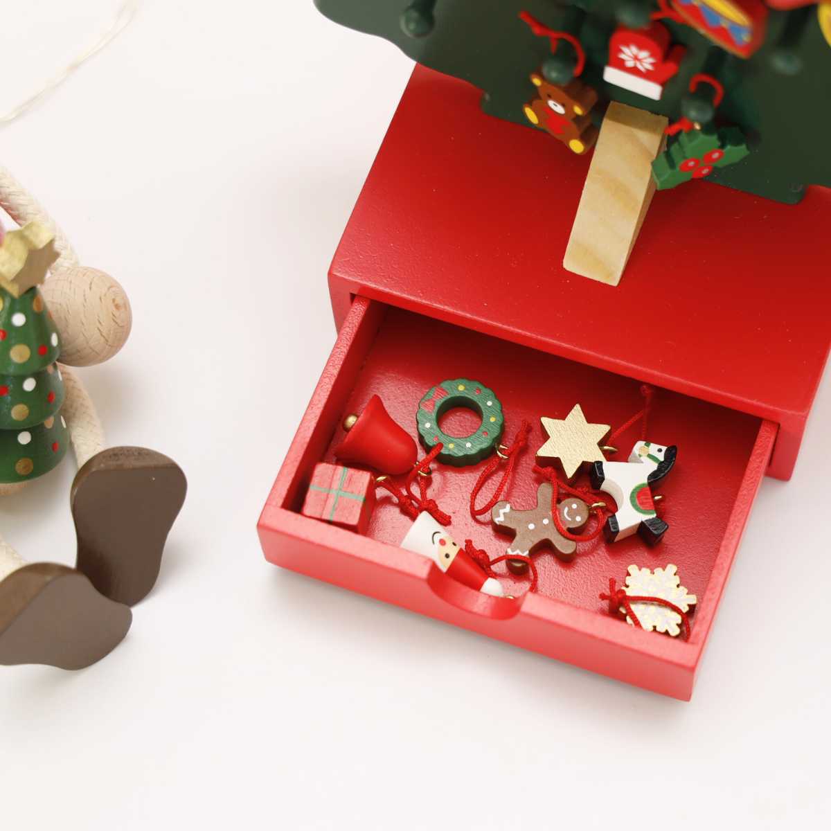 クリスマスツリー 木製 アドベントツリー クリスマス ツリー型 アドベントカレンダー 木製ツリー サンタ トナカイ スノーマン 北欧 クリスマス デコレーション 装飾 ギフト プレゼント おもちゃ 玩具 木製 置物 インテリア